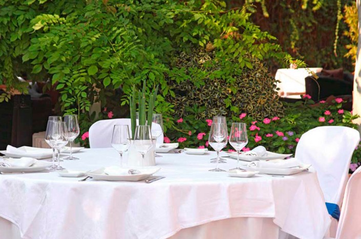 Boda y ceremonia en un jardín de Toledo Boda y ceremonia en un jardín de Toledo