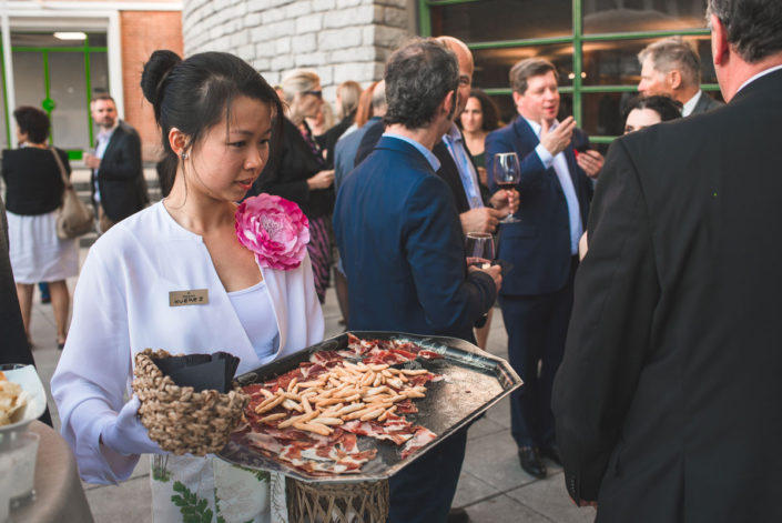 Bandeja de jamón en el catering al aire libre