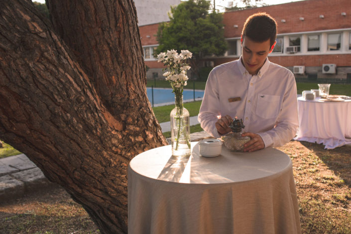 Preparativos del catering de bienvenida en la cena de empresa del CSIC