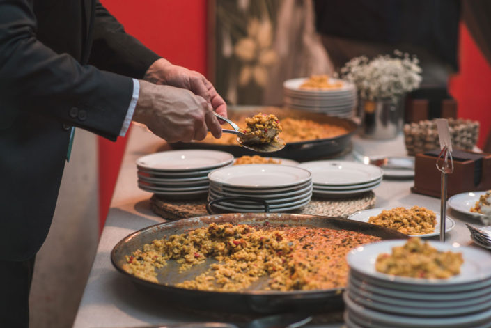 Rincón de arroces en el catering de bienvenida en el Jardín Botánico