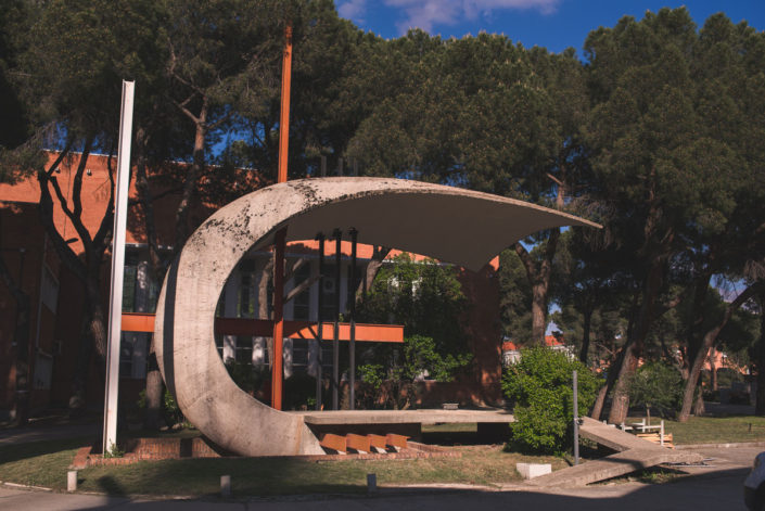 Catering en el exterior del Instituto Eduardo Torroja