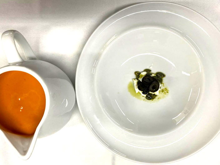 gazpacho-zanahoria-queso-cabra-albahaca